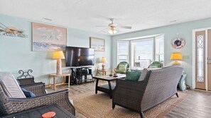 Smart TV, books - Alternative Wave I Gorgeous Oceanfront House with Private Pool and Great Views! (Ocean Isle Beach)