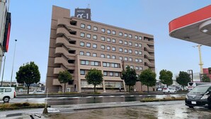 A multi-story hotel with a sign indicating it is a hotel. - Hotel Alpha-One Tsuruga-Bypass (Tsuruga)