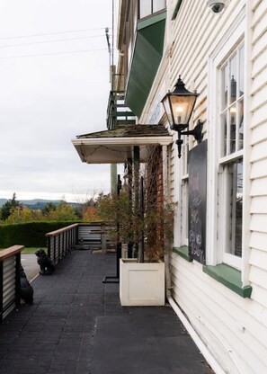 تفاصيل الفندق من الخارج