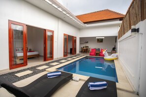 2 habitaciones, escritorio, tabla de planchar con plancha y wifi gratis 
