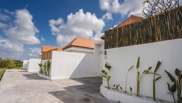 2 habitaciones, escritorio, tabla de planchar con plancha y wifi gratis