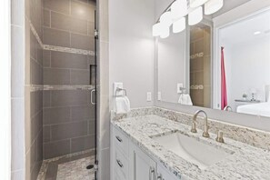 Shower, hair dryer - Sand Castle Casa | Rooftop Deck with Gulf View! | Arcade Games | Private Beach Access & Nice Private Pool! (Miramar Beach)