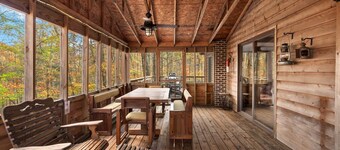 Hot Tub, Deck, Grill, Fire Pit, Game Room & WiFi