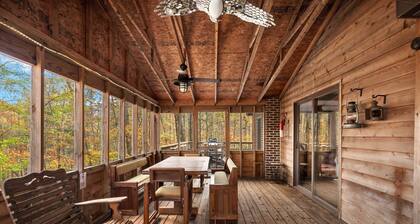 Hot Tub, Deck, Grill, Fire Pit, Game Room & WiFi