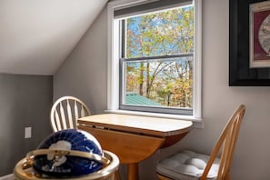 Dining - Hot Tub, Deck, Grill, Fire Pit, Game Room & WiFi (Great Cacapon)