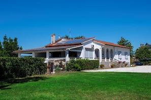 Exterior - Independent villa with pool and large enclosed garden, located in the village of Corchiano. Only 60 (Corchiano)