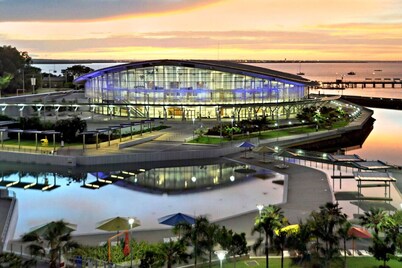 Majestic Manor: Pool - BBQ - Jacuzzi