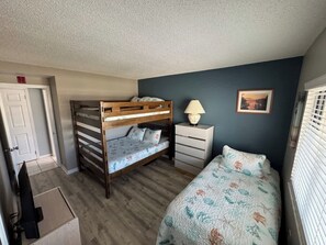 2 chambres, fer et planche à repasser, Wi-Fi, literie fournie