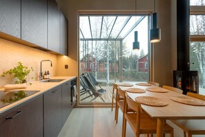 Frigorífic, microones, forn i placa de cuina 