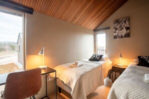 3 bedrooms, desk, iron/ironing board, travel crib