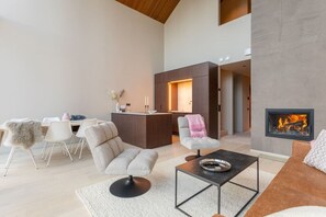 TV, fireplace, stereo