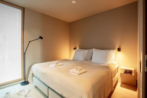 3 bedrooms, travel cot, WiFi, bed sheets