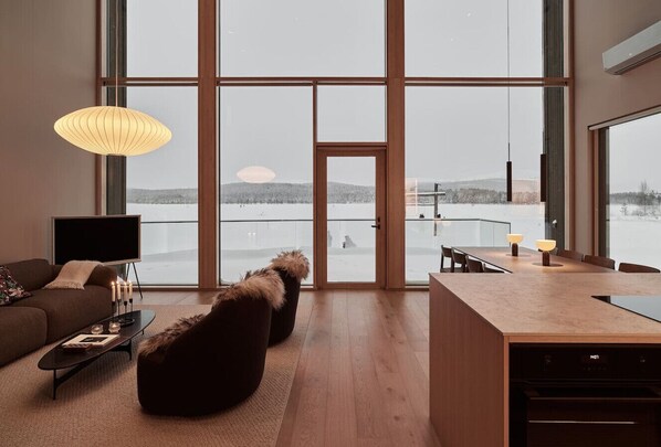 TV, fireplace, stereo