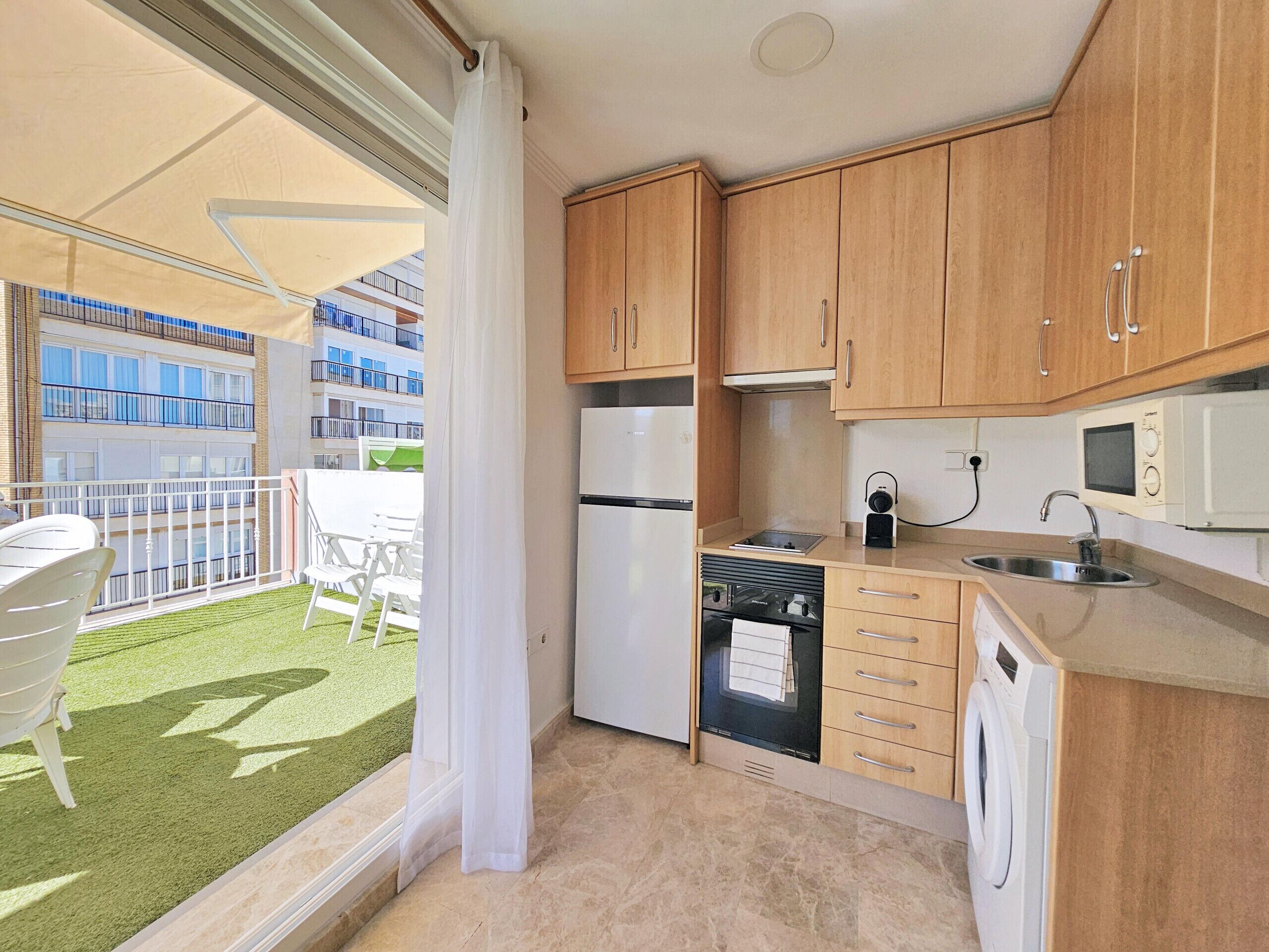 Fridge, microwave, oven, coffee/tea maker