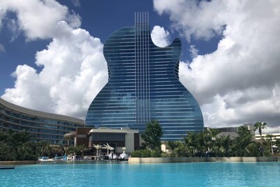 Minutes from Fort Lauderdale beaches and Las Olas, Margaritaville is your sunny luxury escape.