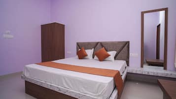 Habitació doble Deluxe, vistes a la ciutat | Escriptori, espai de treball apte per a portàtils i wifi gratuïta