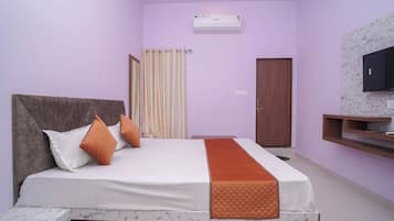 Deluxe Double Room, City View | Desk, laptop workspace, free WiFi