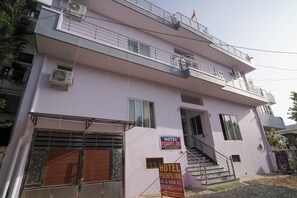 Front of property - Hotel Pushpa Inn (Pushkar)