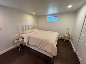 2 bedrooms, iron/ironing board, WiFi, bed sheets