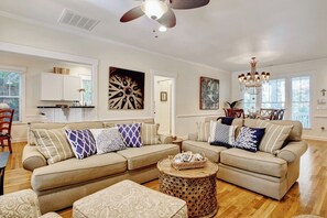 Books - Hondo's Hideaway - NEW to airbnb! (bald head island)