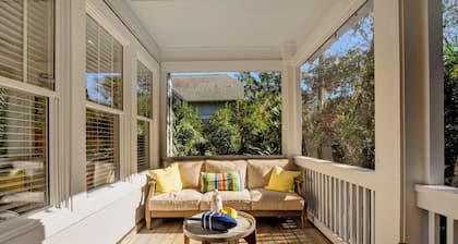 Hondo's Hideaway-Precious Coastal Retreat close to everything!