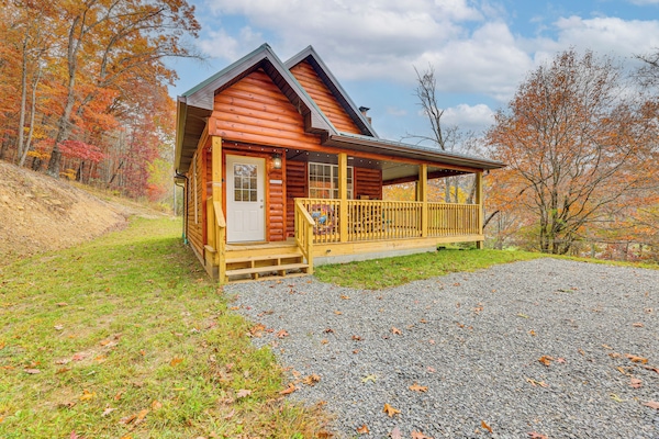 Marlinton Vacation Rental | 1BR | 2BA | 1,000 Sq Ft | 3 Steps Required to Enter