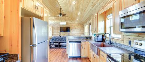 Fridge, microwave, stovetop, dishwasher