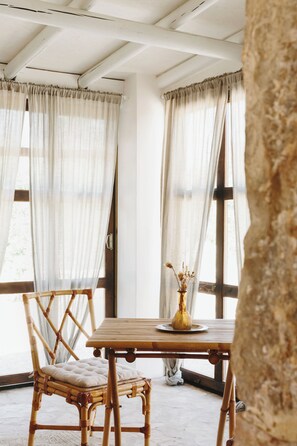 Dining - The Old Donkey Suite (Loulé)