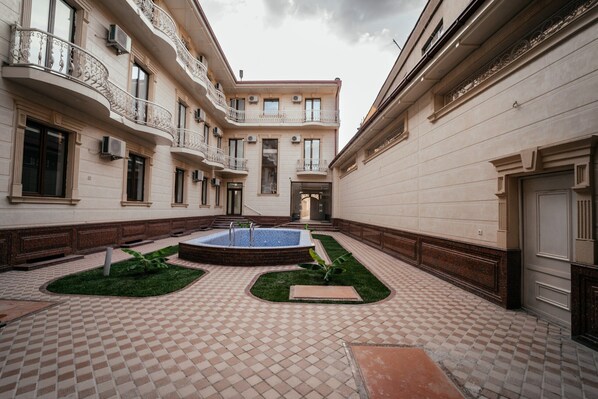 Mặt tiền nơi lưu trú