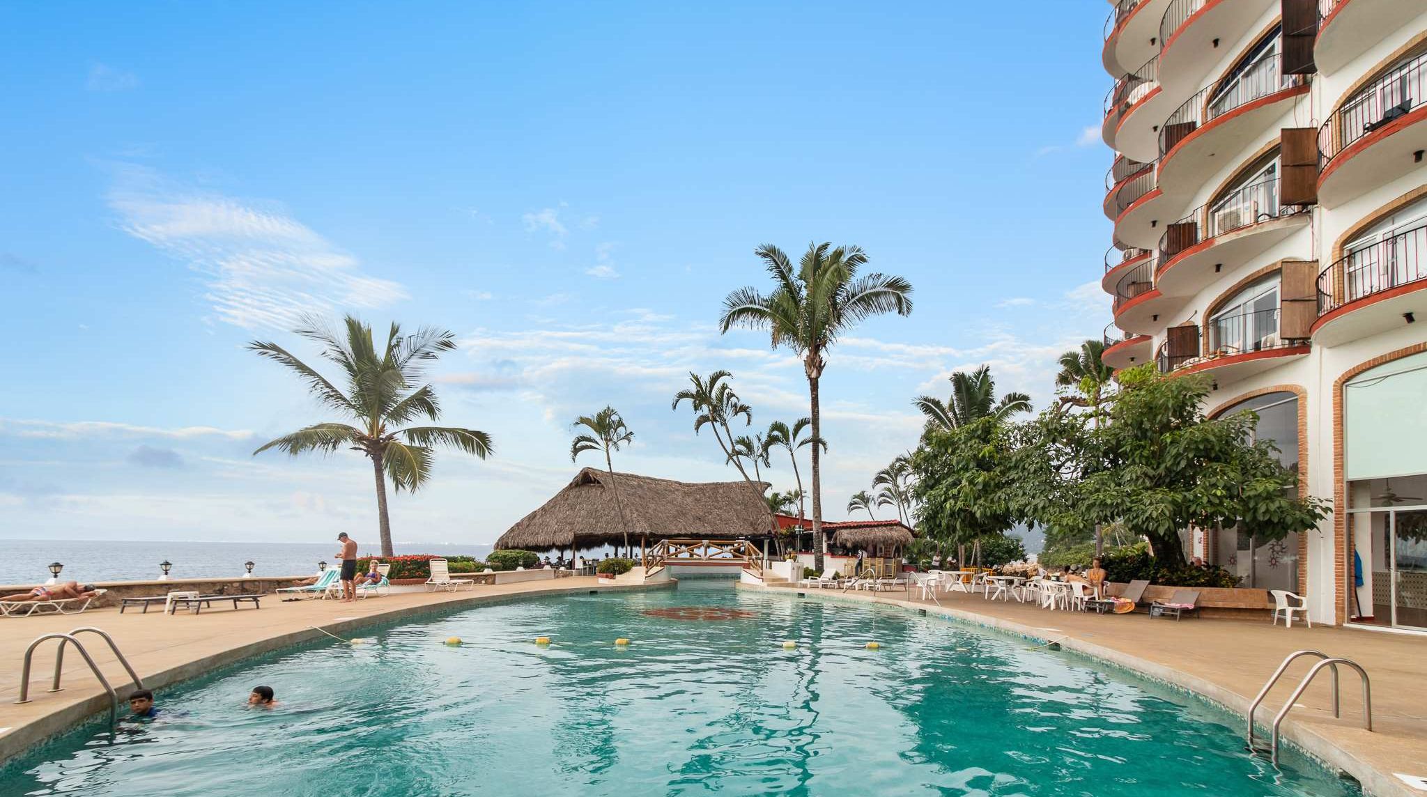 Girasol Sur - Pool, Restaurant, & Gym Area