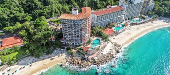 Girasol 1002: Beachfront w Pool, Gym & Parking