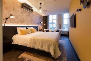 Junior Suite, Canal View | Egyptian cotton sheets, premium bedding, minibar, blackout drapes