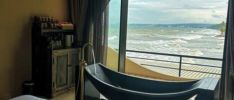 Deluxe Room, 1 Queen Bed, Partial Ocean View | Blackout curtains, soundproofing, iron/ironing board, free WiFi