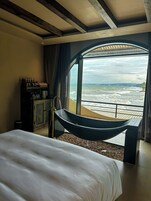 Cortinas blackout y sistema de insonorización 