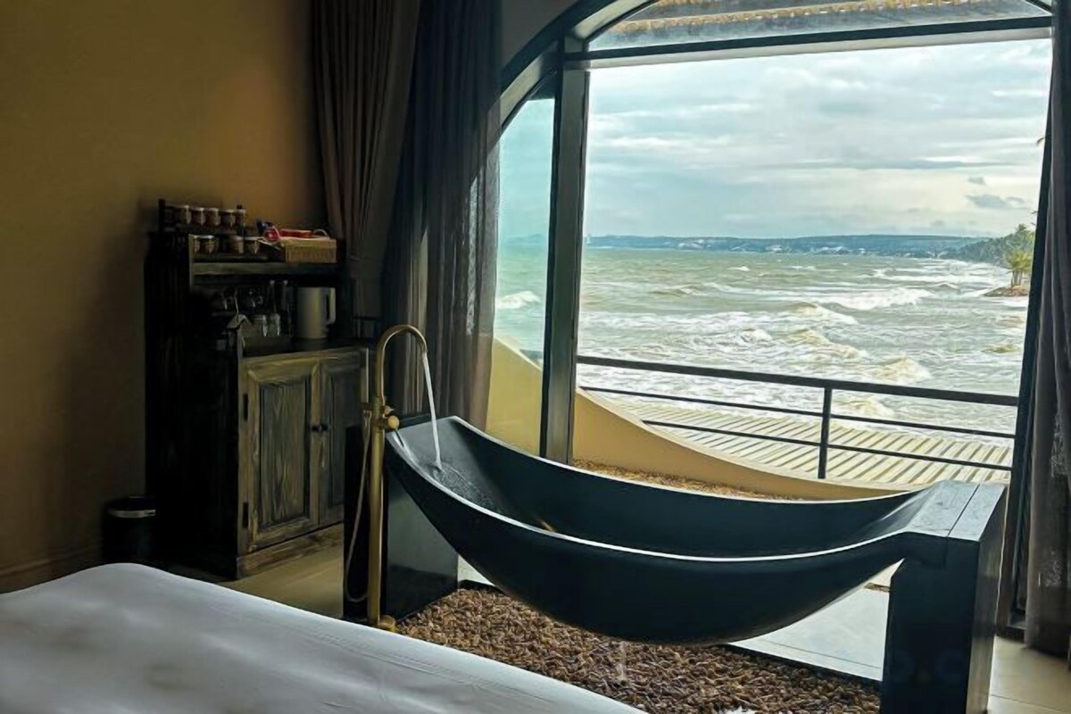 Blackout drapes, soundproofing, iron/ironing board, WiFi (free)