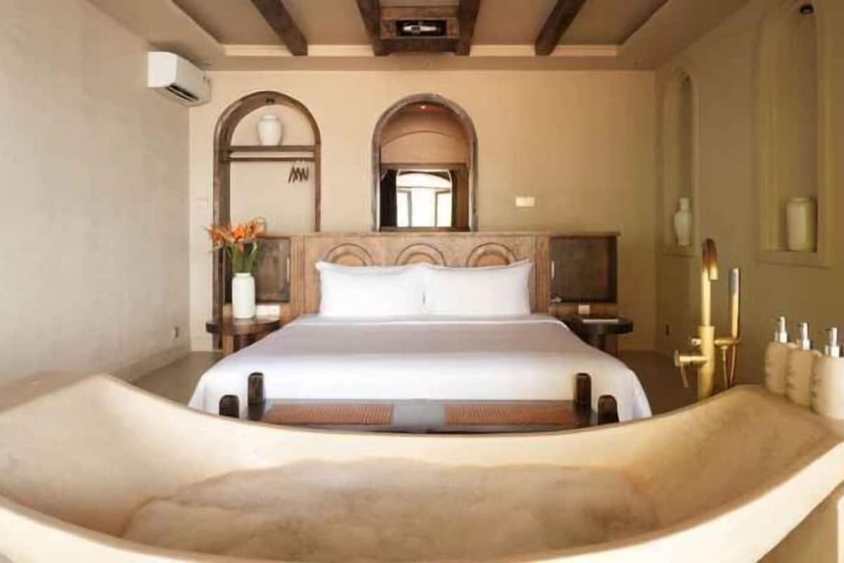 Cortinas blackout, insonorización y tabla de planchar con plancha