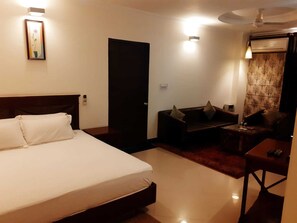 Superior Room | Free WiFi - Kenwood Resort (Kasauli)