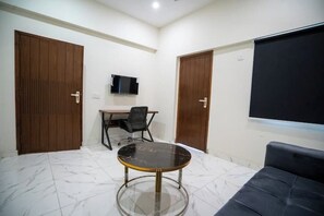 TV - Modern minimalist |3 Bed| Dha Phase 7 Ext Karachi

 (Karachi)