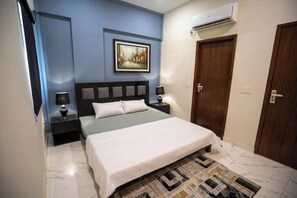 3 habitaciones, escritorio, tabla de planchar con plancha y wifi 