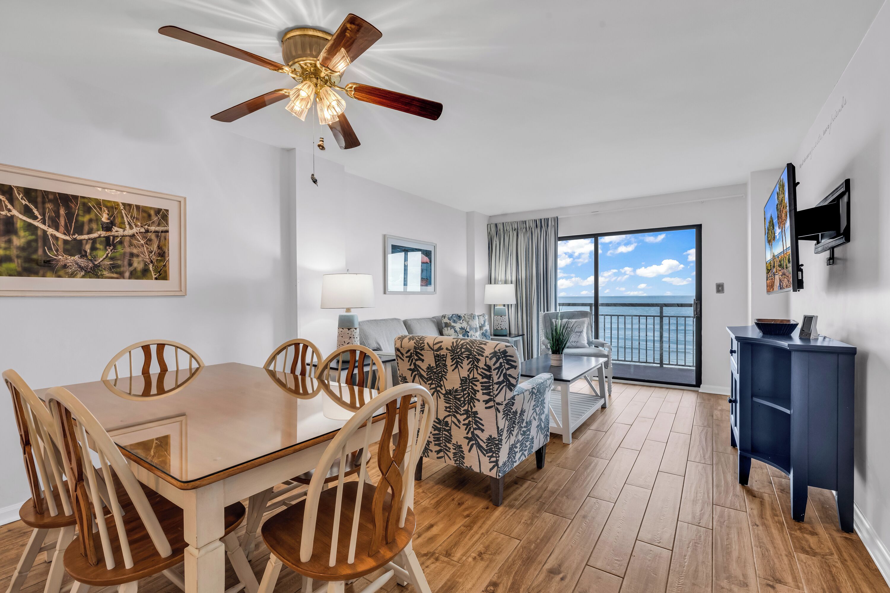 Signature-huoneisto, 2 makuuhuonetta, keittiö, valtamerinäköala | Ruokailu omassa huoneessa