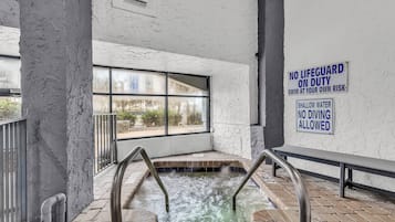 Kapalı spa küveti