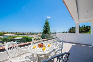 Outdoor dining - 125 Quinta do Paraiso, elegant Holiday Villa! (Carvoeiro)