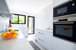Fridge, microwave, oven, dishwasher - 125 Quinta do Paraiso, elegant Holiday Villa! (Carvoeiro)