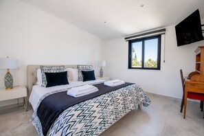 2 bedrooms, iron/ironing board, free WiFi, bed sheets - 125 Quinta do Paraiso, elegant Holiday Villa! (Carvoeiro)