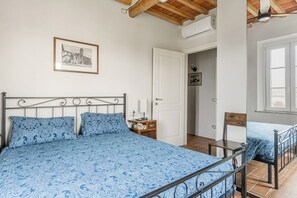 3 slaapkamers, een strijkplank/strijkijzer, wifi, beddengoed