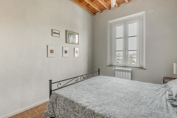 3 chambres, fer et planche à repasser, Wi-Fi, draps fournis