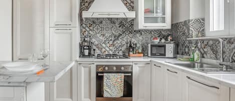 Fridge, microwave, oven, stovetop