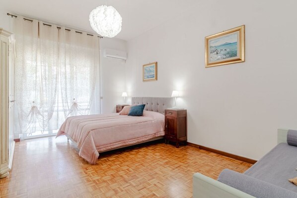 1 habitación, tabla de planchar con plancha, wifi y ropa de cama 