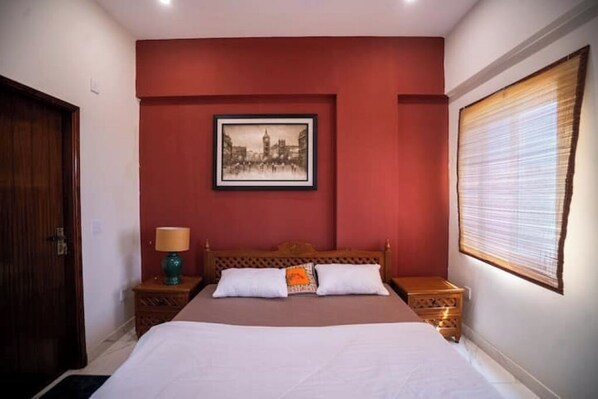 2 bedrooms, iron/ironing board, WiFi, bed sheets