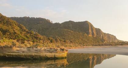 Huāki Punakaiki Bach